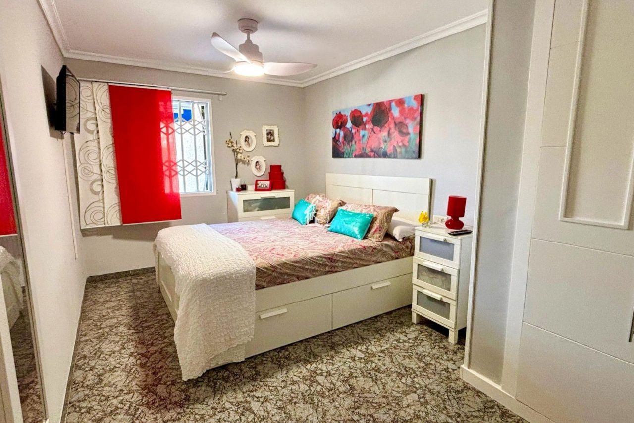 Apartment in Torrevieja, Spain, 120 m² - picture 5