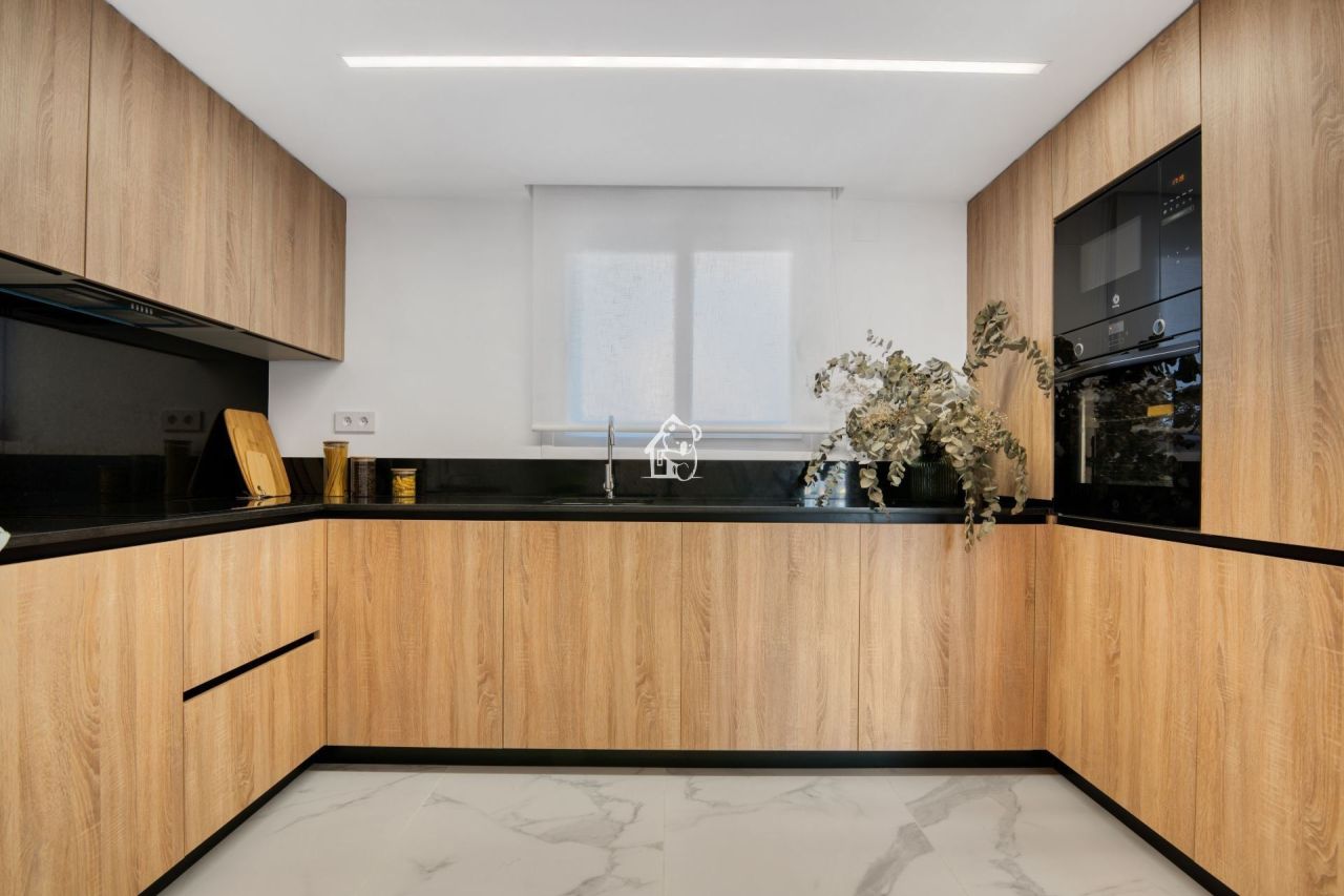 Flat in Torrevieja, Spain, 89 m² - picture 8