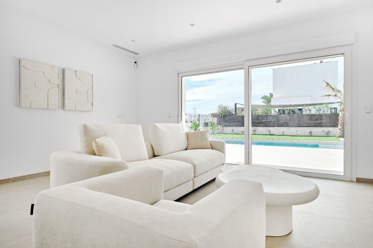 Villa in Las Montesinos, Spain, 301 m² - picture 8