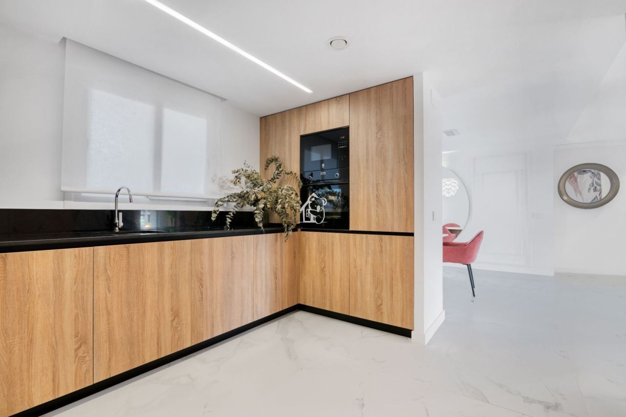 Flat in Torrevieja, Spain, 89 m² - picture 9