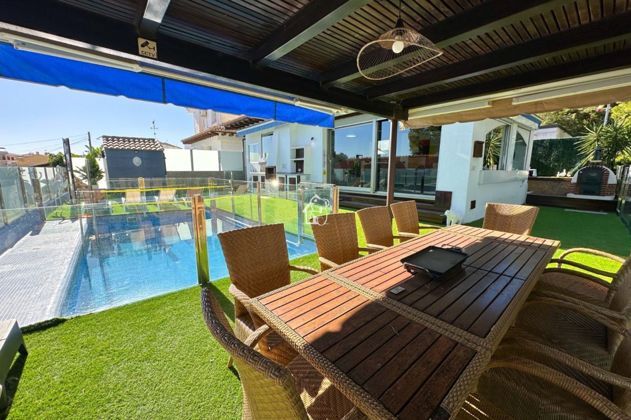 Casa a Orihuela Costa, Spagna, 170 m² - foto 10