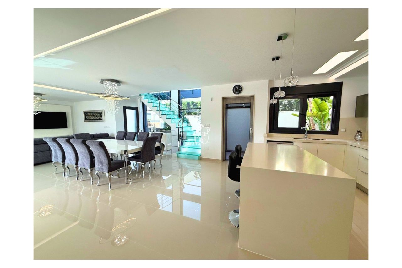 Villa in San Miguel de Salinas, Spain, 316 m² - picture 10