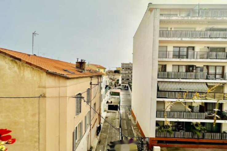 Flat in Cannes, France, 29 m² - picture 2