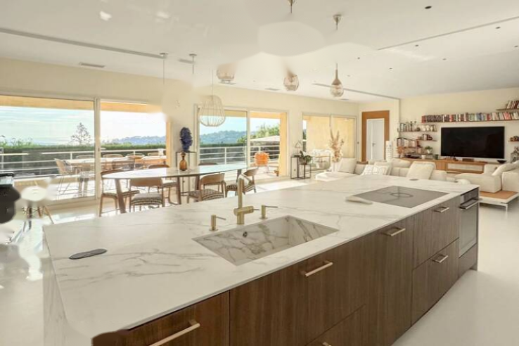 Flat in Cannes, France, 233 m² - picture 2