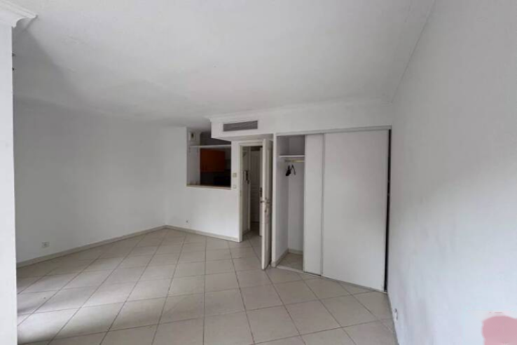 Flat in Cannes, France, 29 m² - picture 3