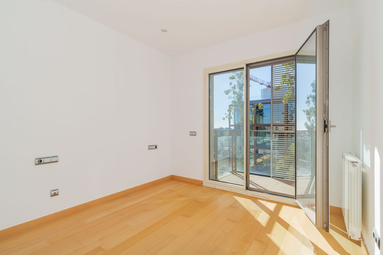 Flat in Barcelona, Spain, 202 m² - picture 10