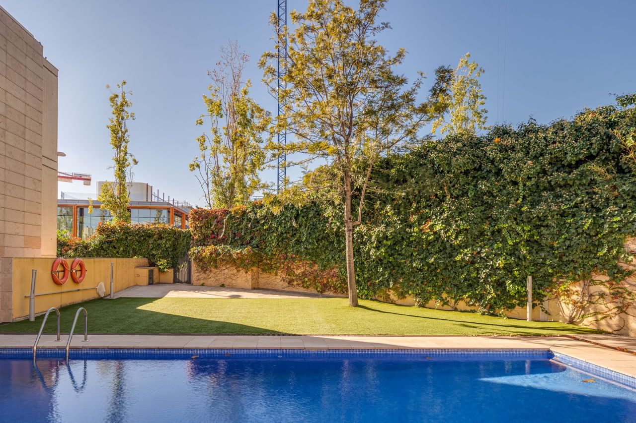 Flat in Barcelona, Spain, 202 m² - picture 3