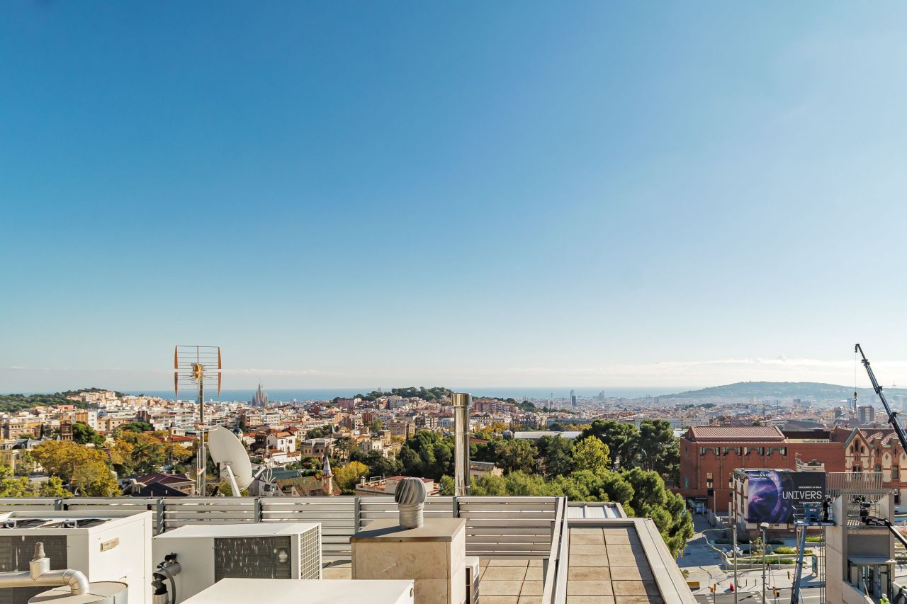 Flat in Barcelona, Spain, 202 m² - picture 1