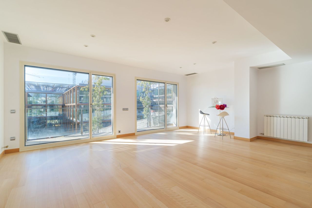 Flat in Barcelona, Spain, 202 m² - picture 9