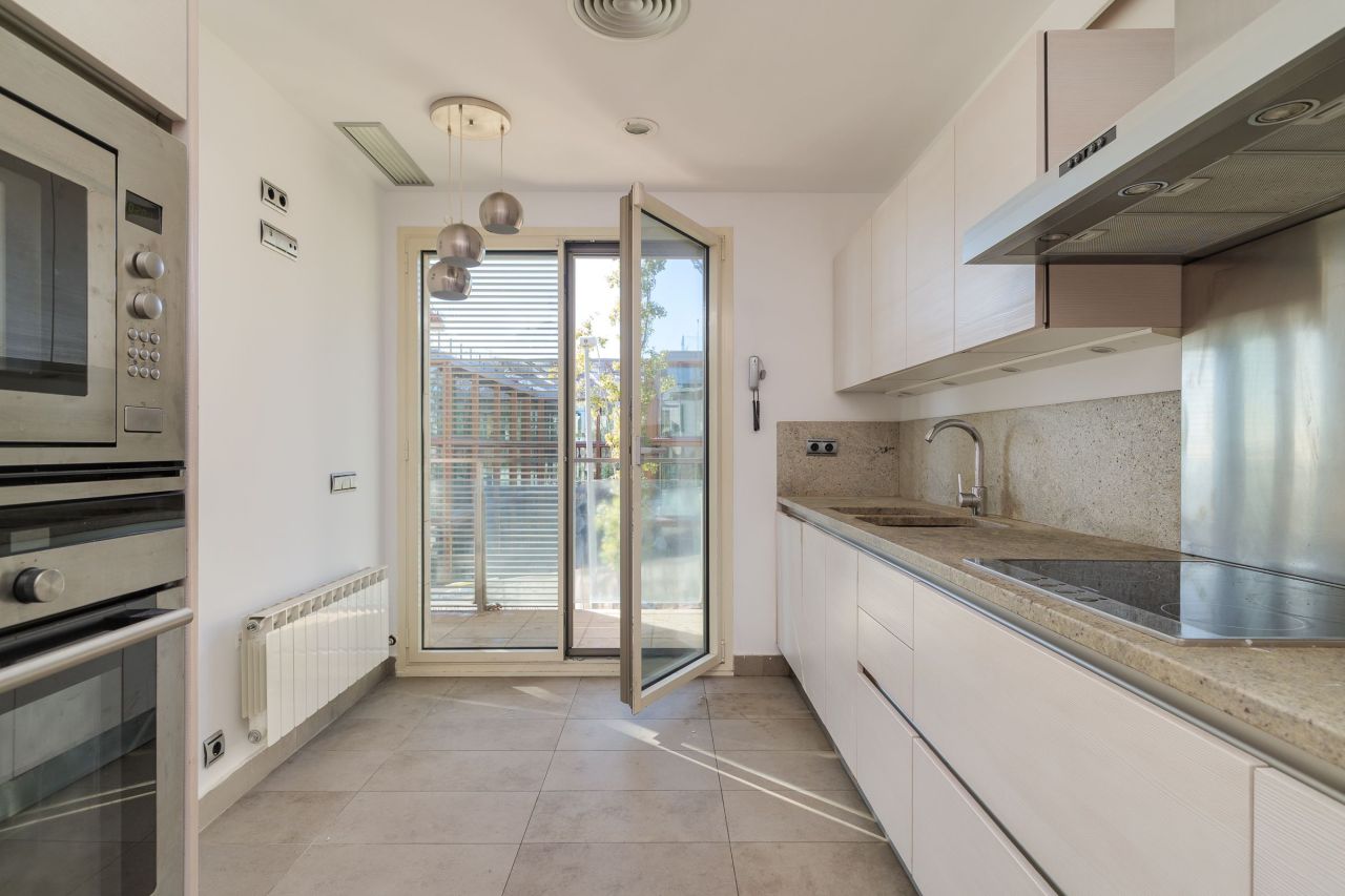 Flat in Barcelona, Spain, 202 m² - picture 5