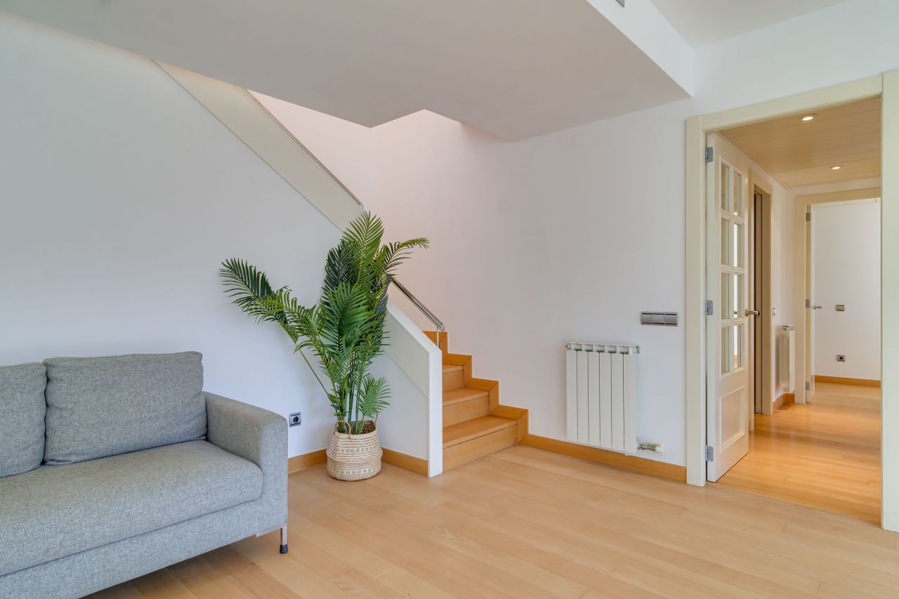 Flat in Barcelona, Spain, 202 m² - picture 7