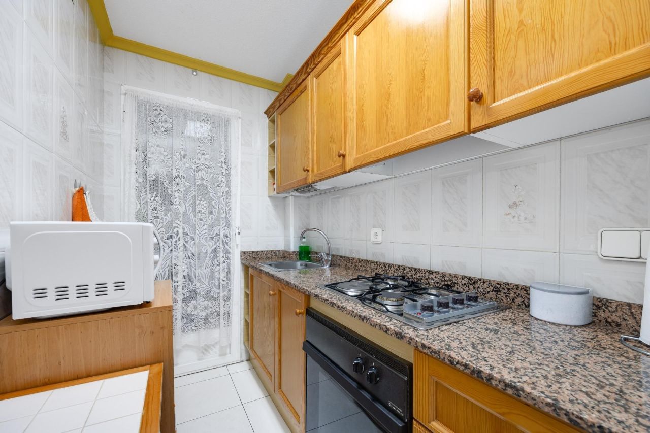 Flat in Torrevieja, Spain, 65 m² - picture 4