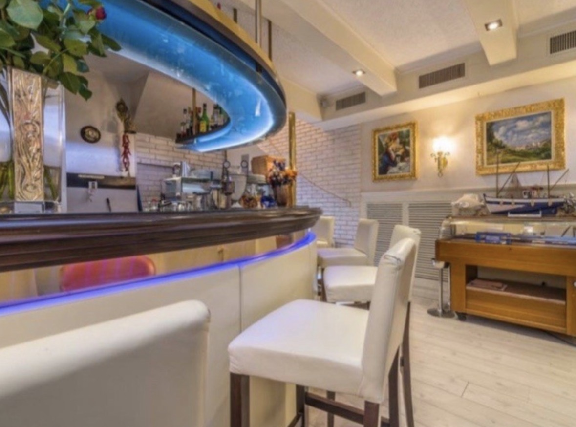 Cafe, restaurant in Campione d'Italia, Italy, 338 m² - picture 6