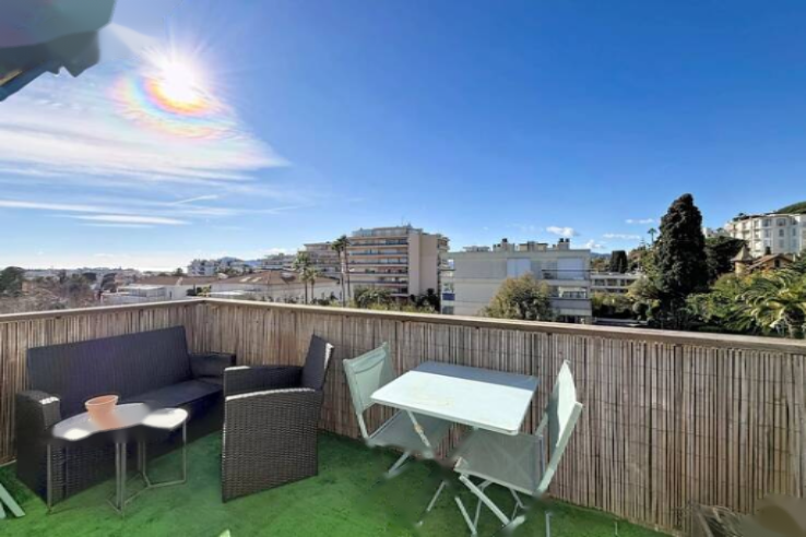 Flat in Cannes, France, 49 m² - picture 1