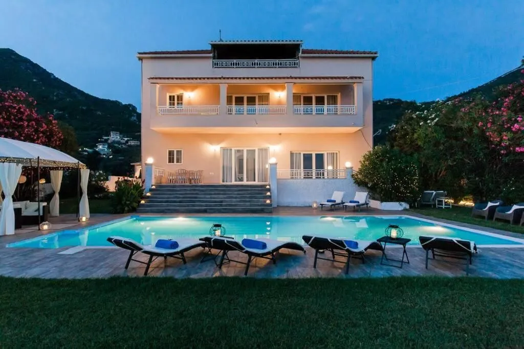 Villa in Insel Korfu, Griechenland, 480 m² - Foto 1