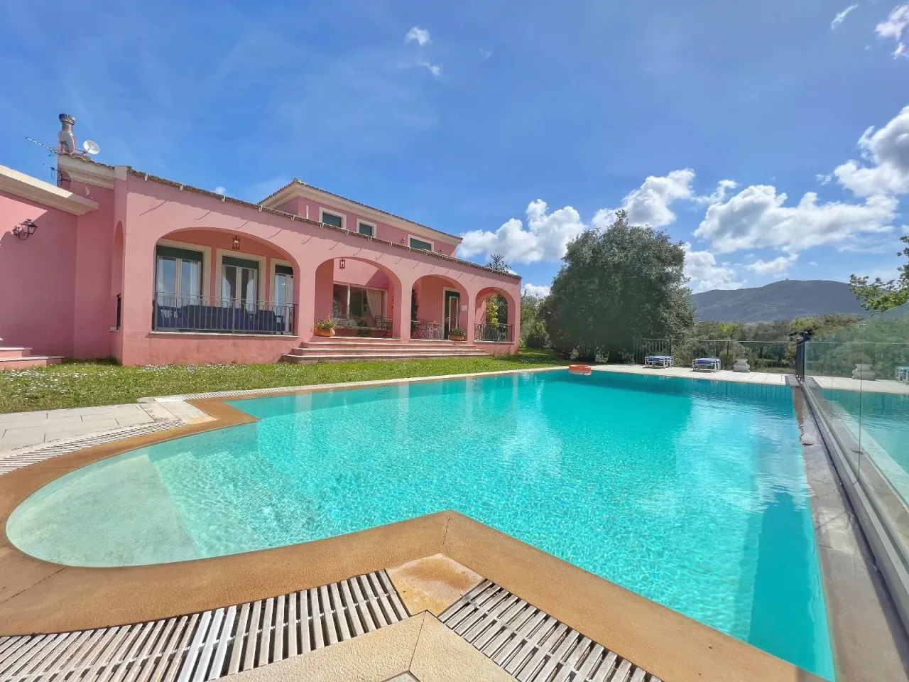 Villa sur Corfou, Grèce, 301 m² - image 1