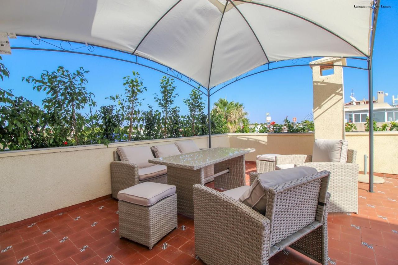 Penthouse in Punta Prima, Spain - picture 3