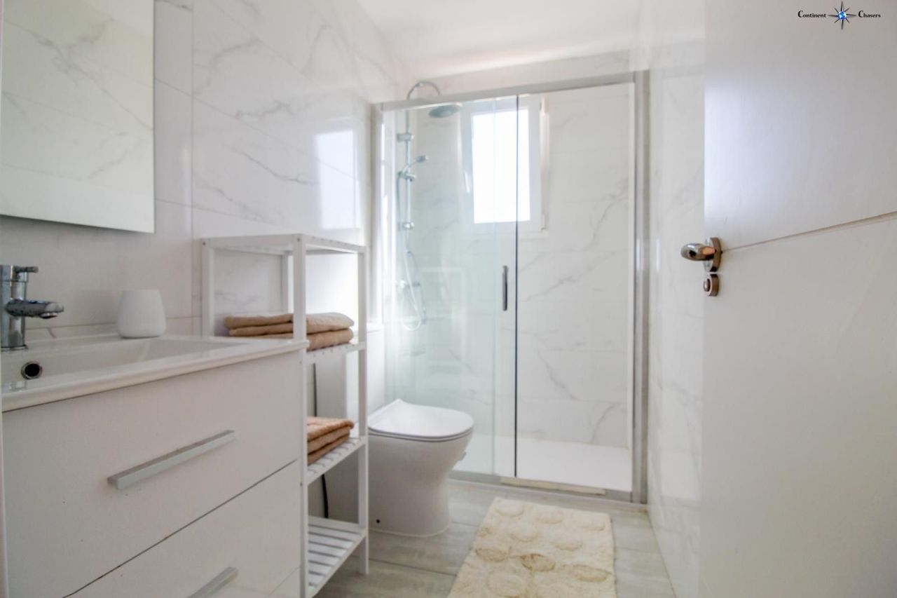 Penthouse in Punta Prima, Spain - picture 13