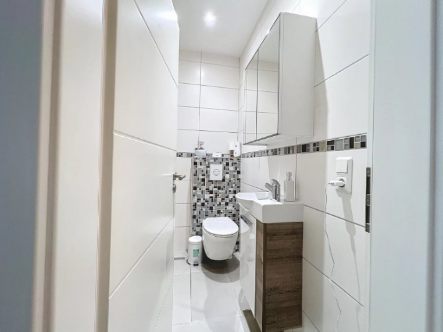 Flat in Luxembourg, Luxembourg, 61 m² - picture 7