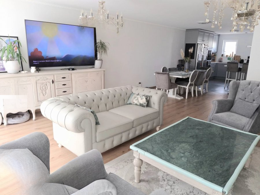 Casa a Diekirch, Lussemburgo, 300 m² - foto 1