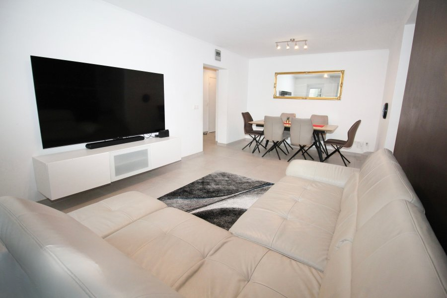 Flat in Luxembourg, Luxembourg, 93 m² - picture 2