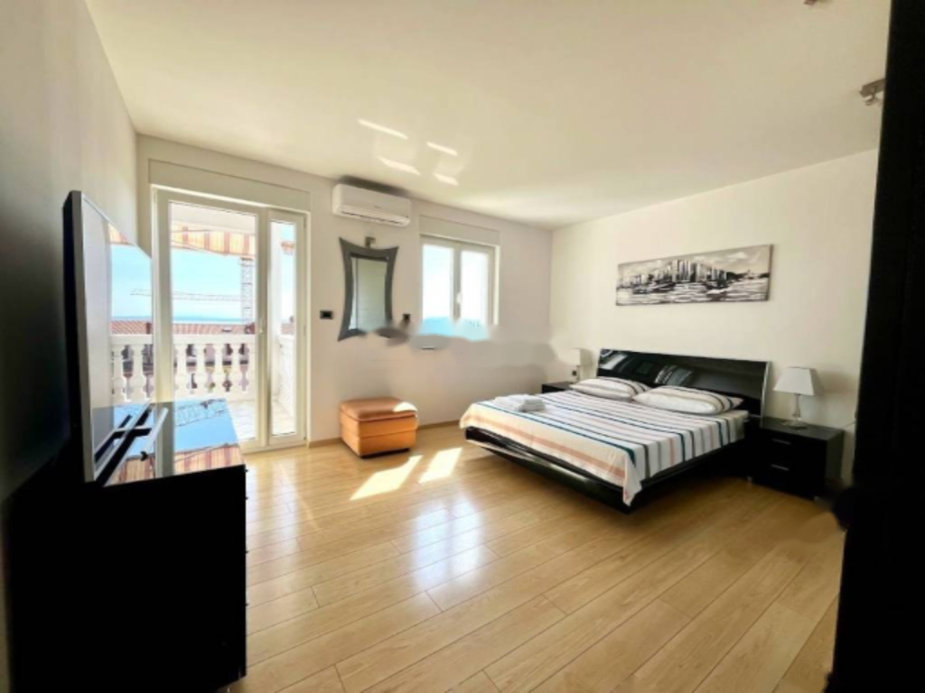 Flat in Opatija, Croatia, 157 m² - picture 9
