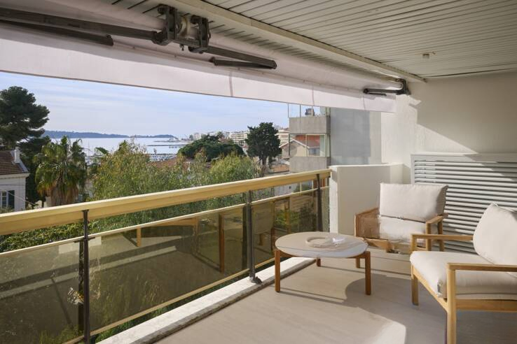 Flat in Cannes, France, 98 m² - picture 1