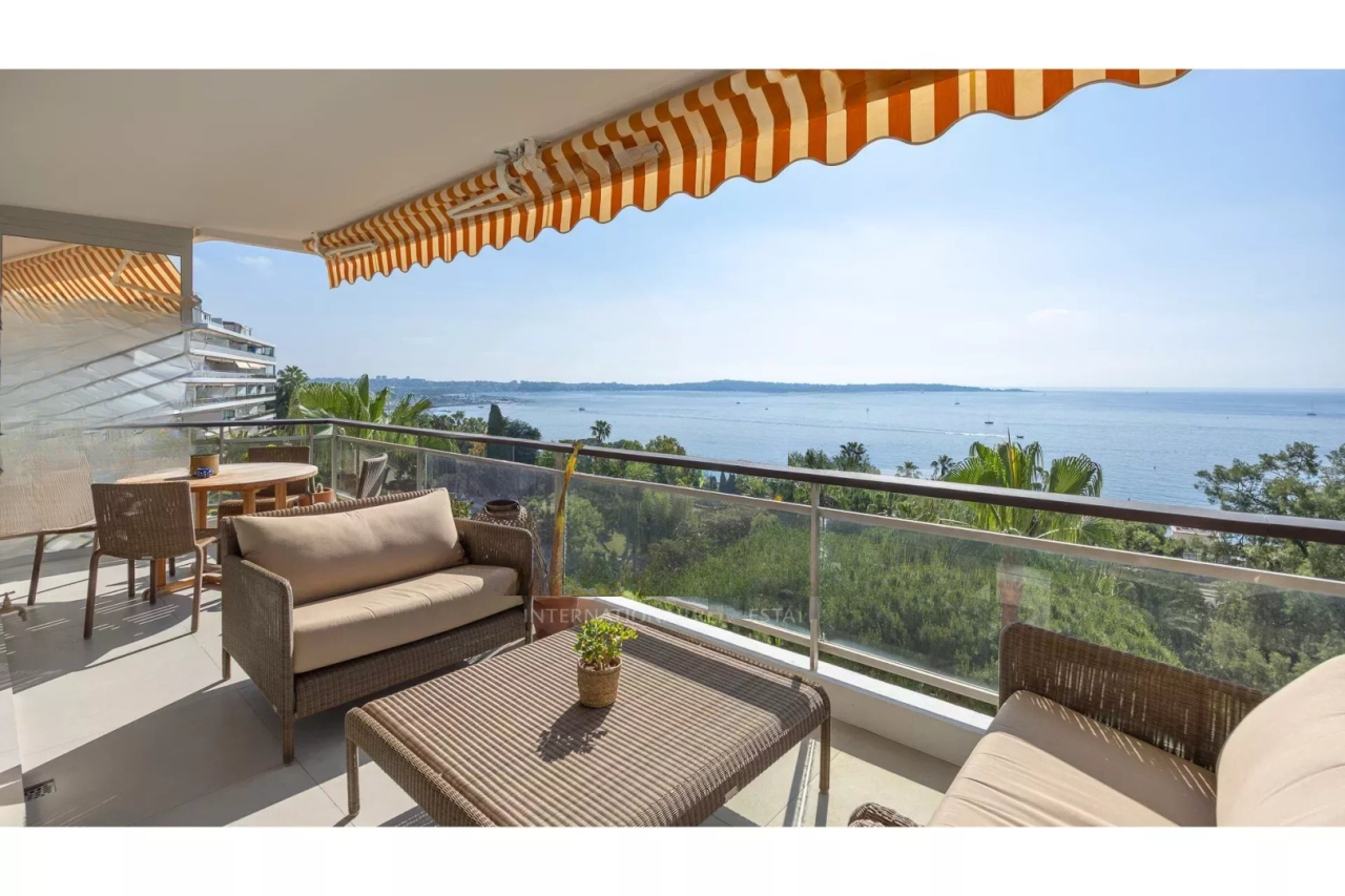 Flat in Cannes, France, 96 m² - picture 1