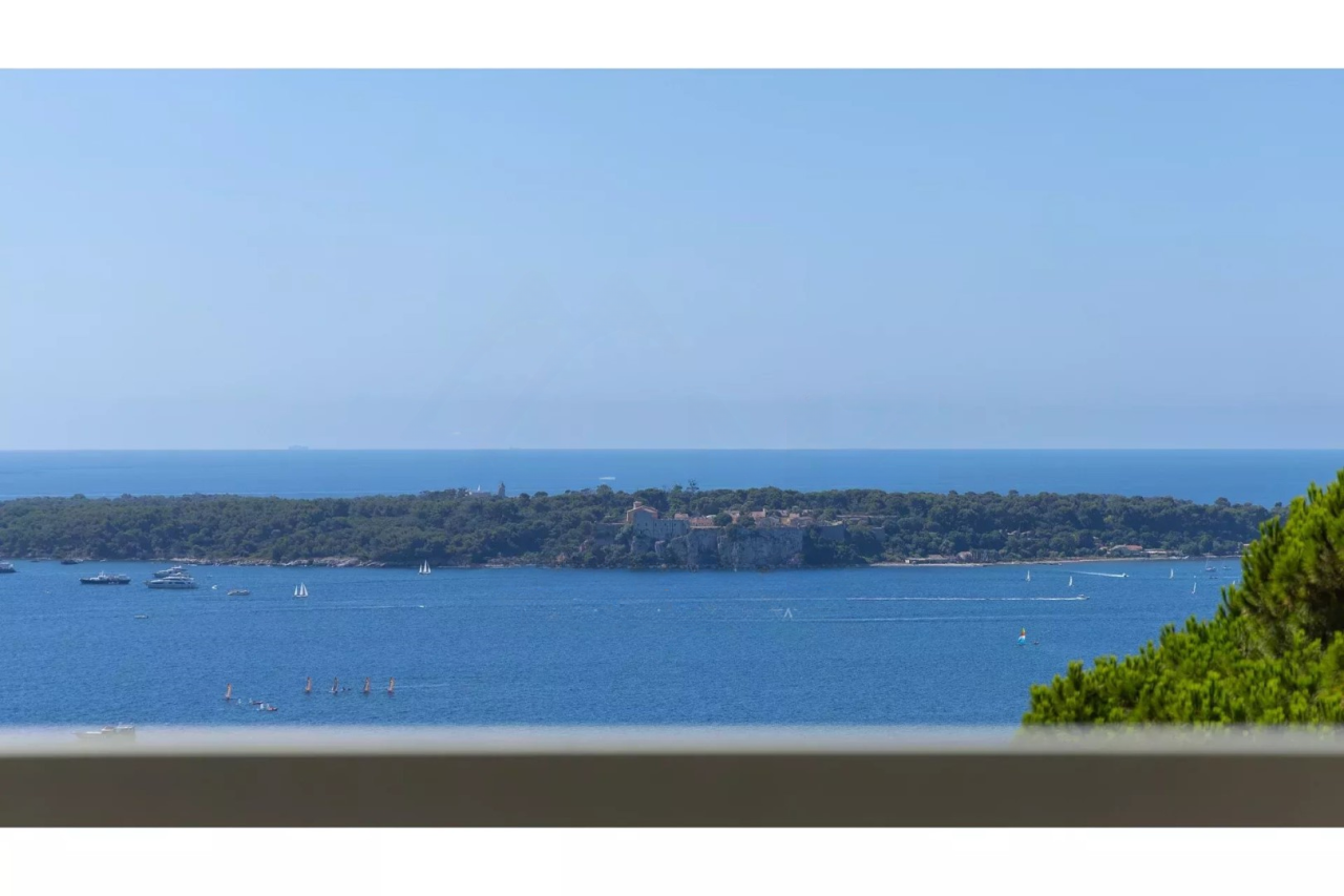 Flat in Cannes, France, 85 m² - picture 3