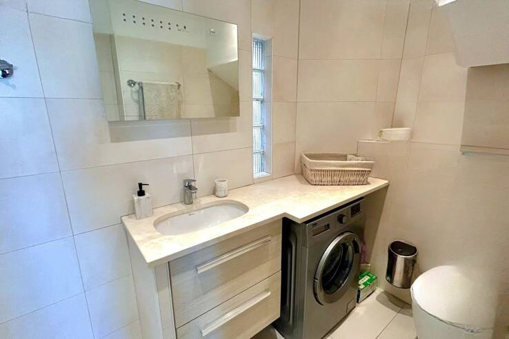 Flat in Cannes, France, 39 m² - picture 2