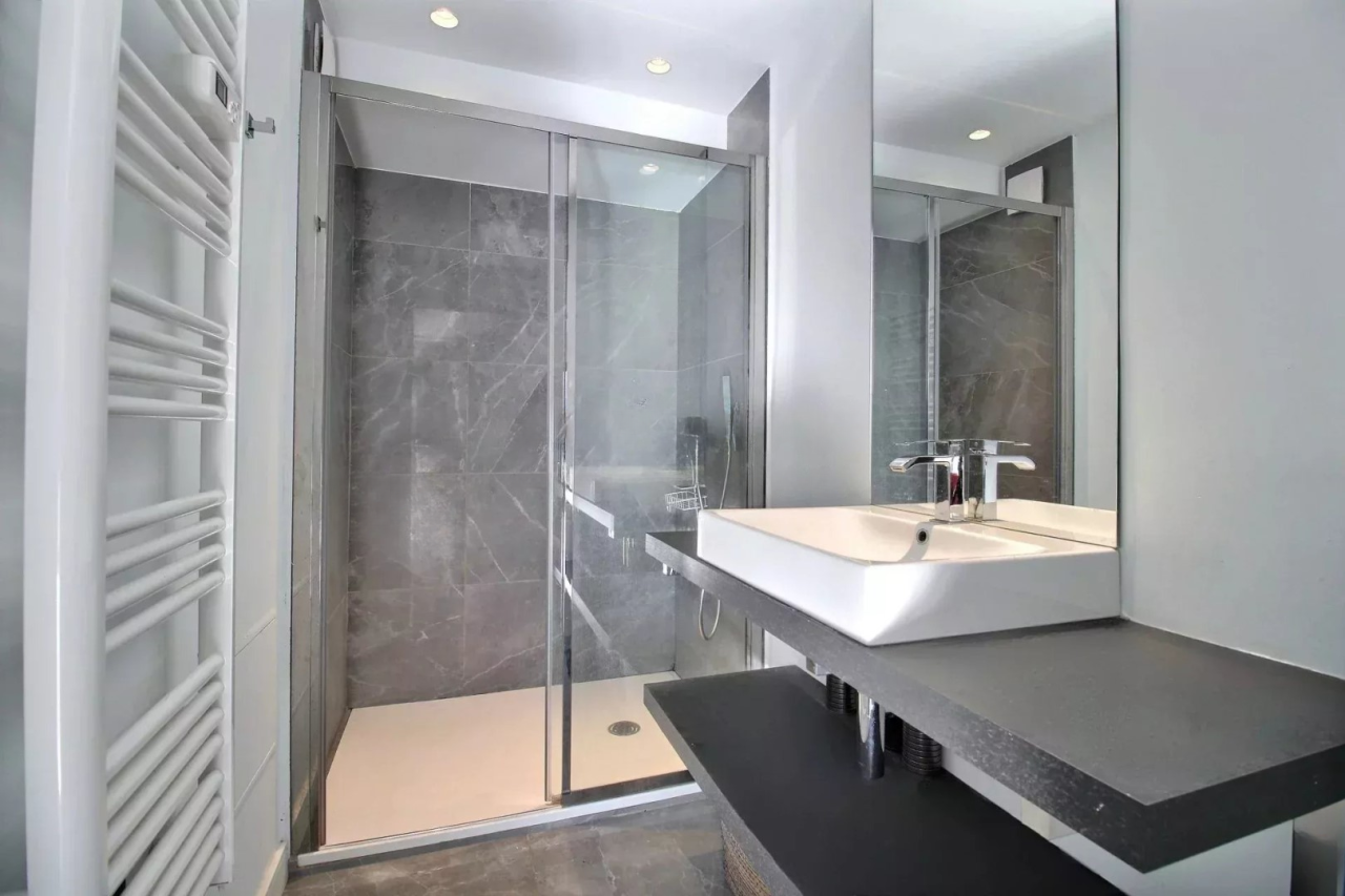 Flat in Cannes, France, 47 m² - picture 8