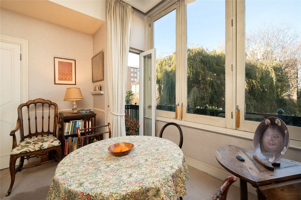 Flat in London, United Kingdom, 66 m² - picture 1