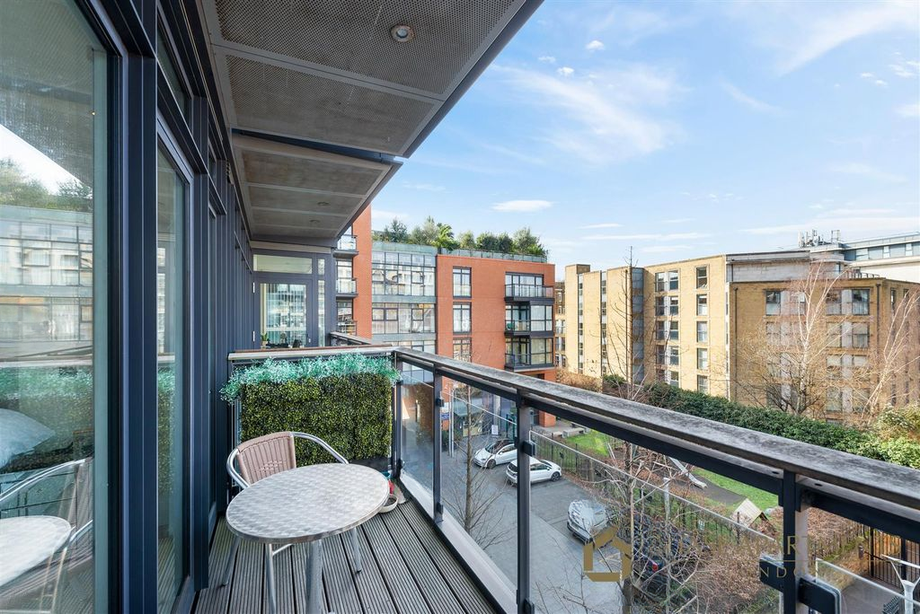 Flat in London, United Kingdom, 63 m² - picture 4