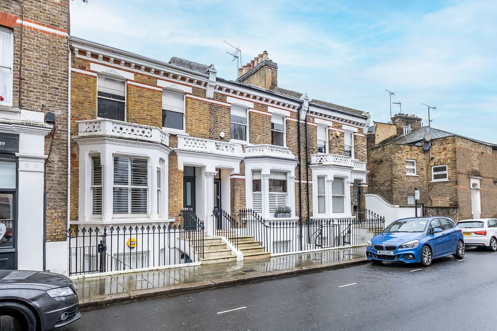 Flat in London, United Kingdom, 180 m² - picture 5