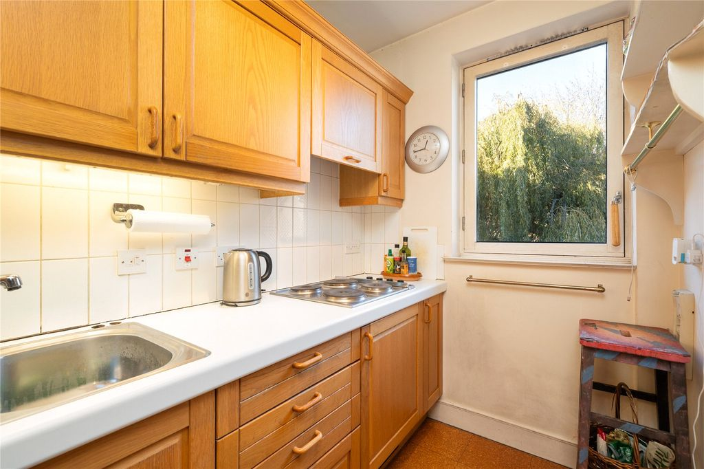 Flat in London, United Kingdom, 66 m² - picture 9