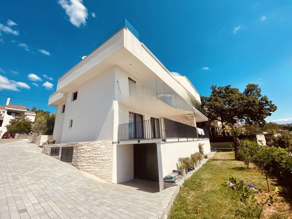 Casa a Opatija, Croazia, 250 m² - foto 1