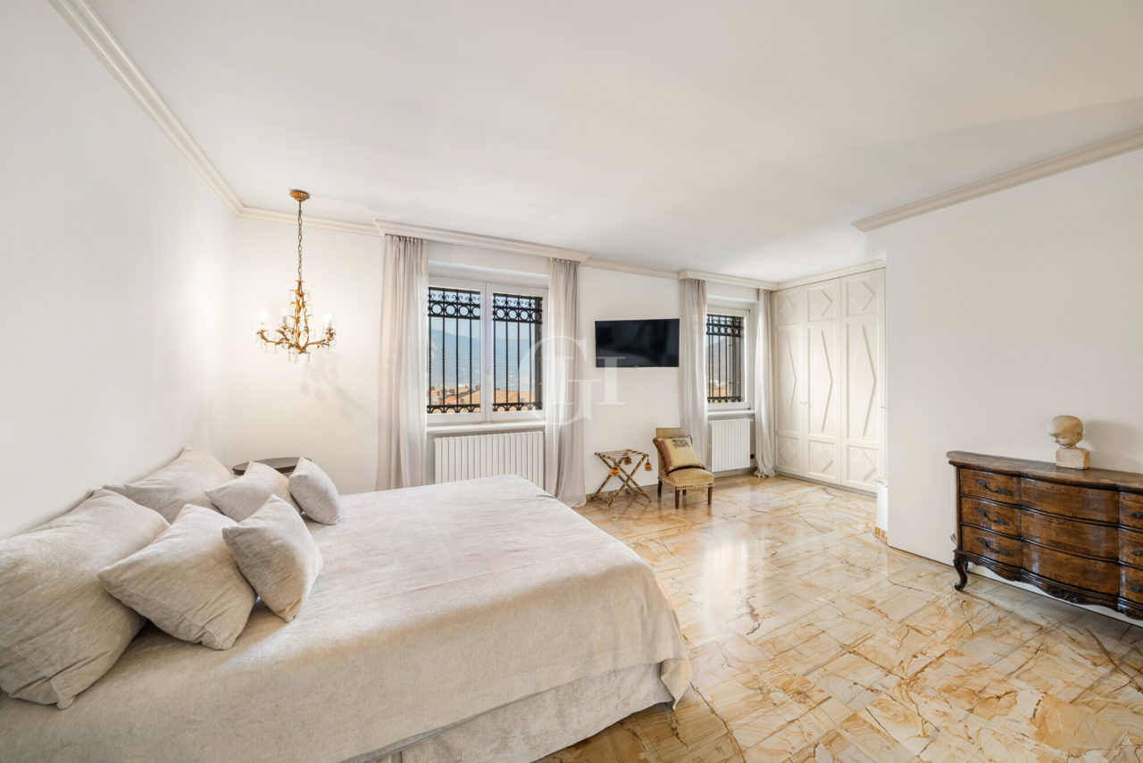 Villa by Lake Iseo, Italy, 1 100 m² - picture 11