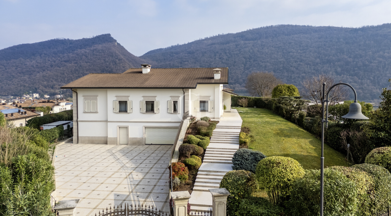 Villa by Lake Iseo, Italy, 1 100 m² - picture 14