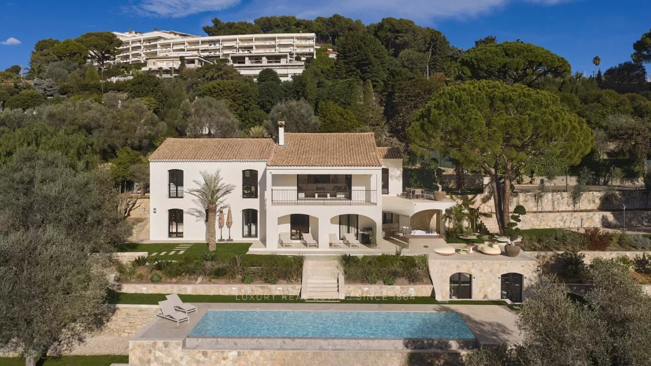 Flat in Cannes, France, 290 m² - picture 1