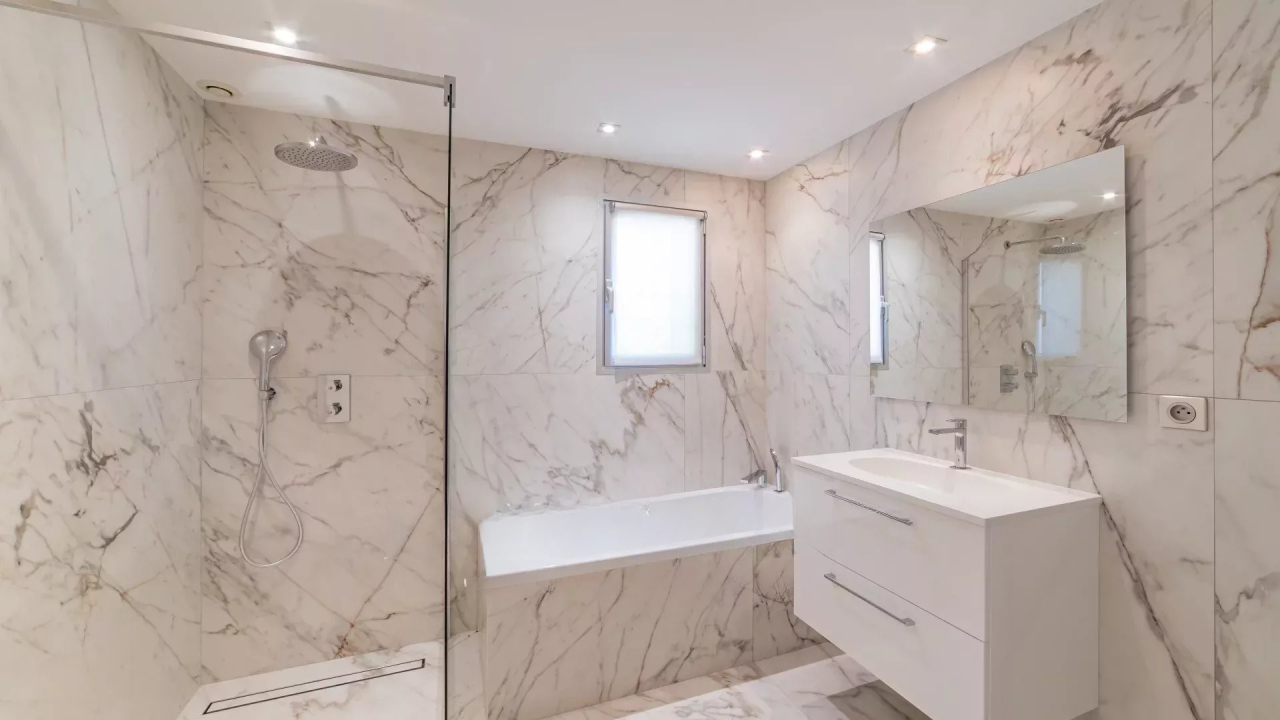 Flat in Cannes, France, 211 m² - picture 17