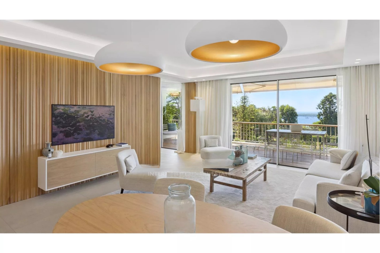 Flat in Cannes, France, 96 m² - picture 1