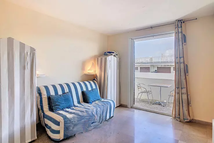 Flat in Cannes, France, 19 m² - picture 1