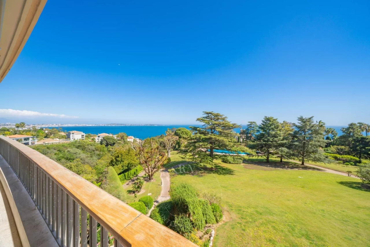 Flat in Cannes, France, 104 m² - picture 1
