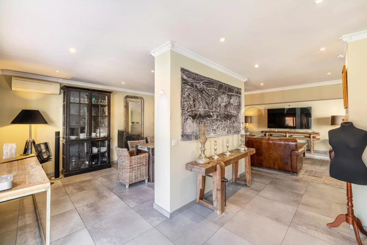 Flat in Cannes, France, 127 m² - picture 1