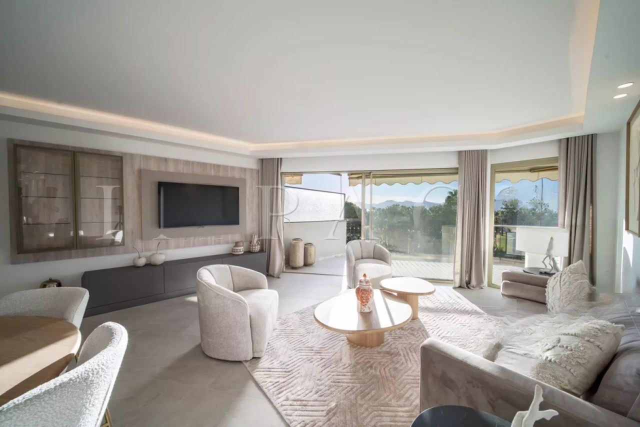 Flat in Cannes, France, 95 m² - picture 2