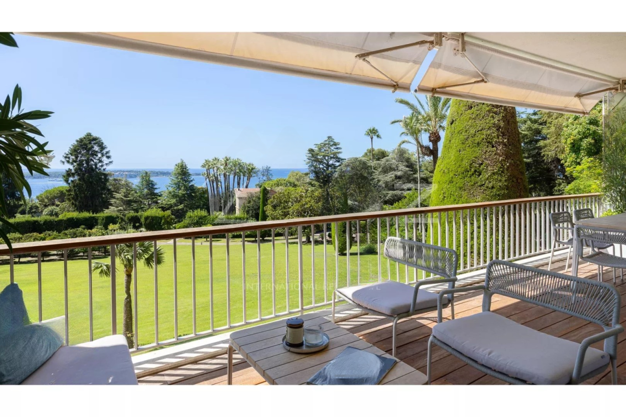Flat in Cannes, France, 96 m² - picture 2