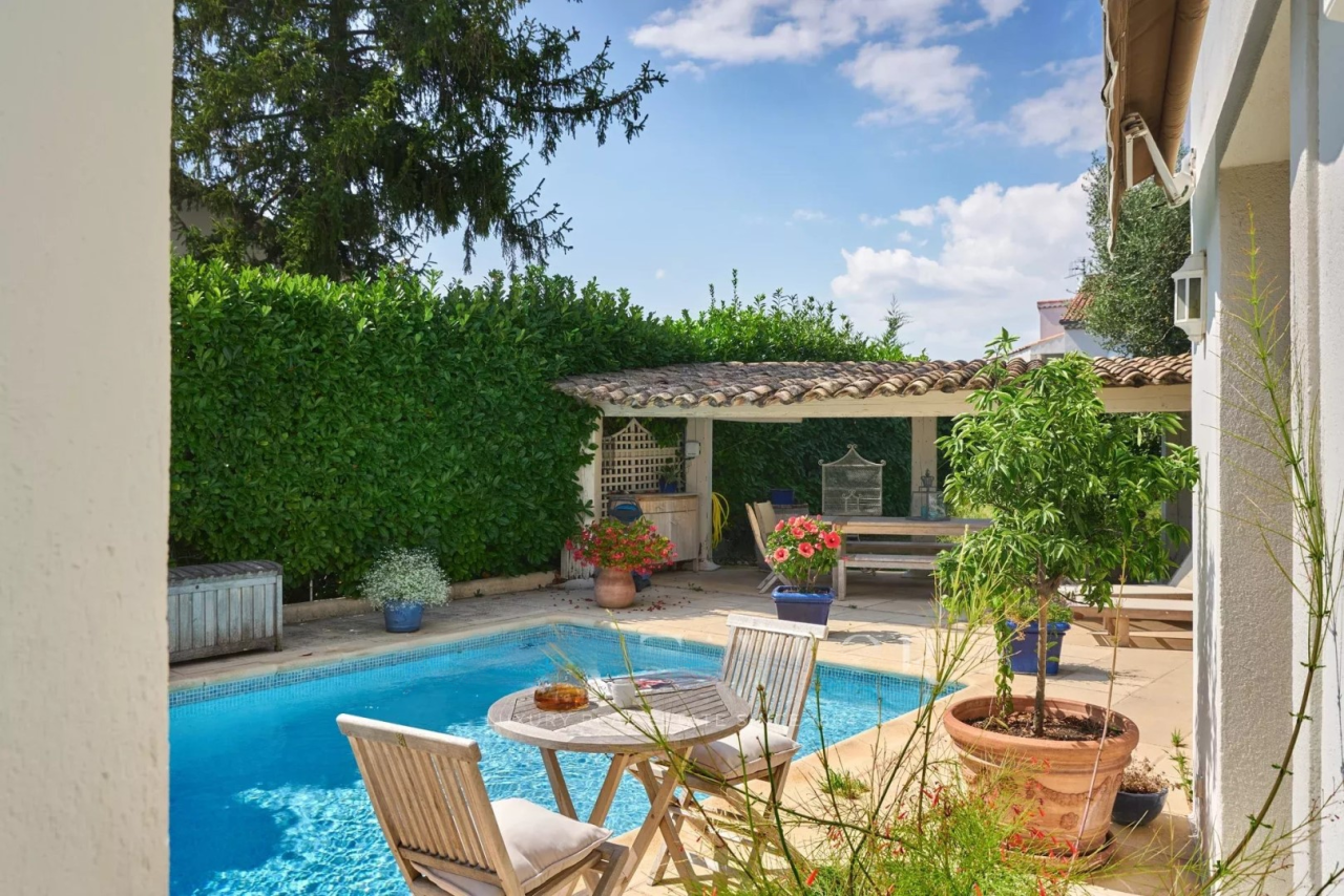 Flat in Cannes, France, 176 m² - picture 2