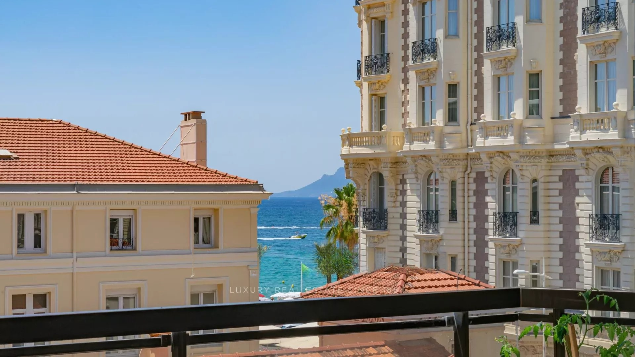 House in Cannes, France, 58 m² - picture 2