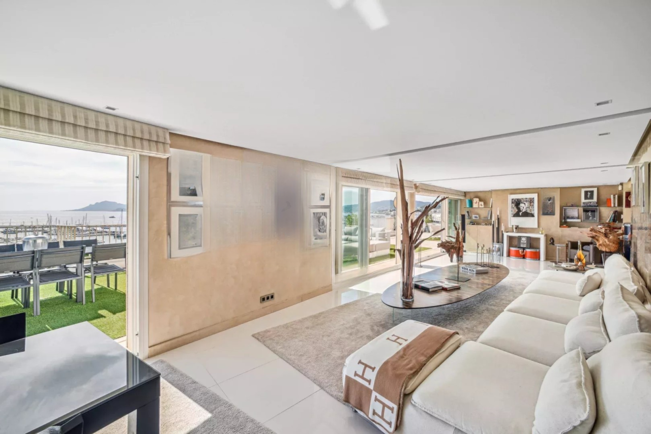 Flat in Cannes, France, 125 m² - picture 2