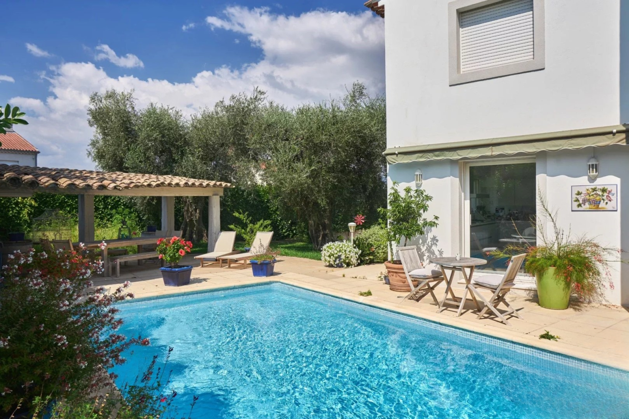 Flat in Cannes, France, 176 m² - picture 3